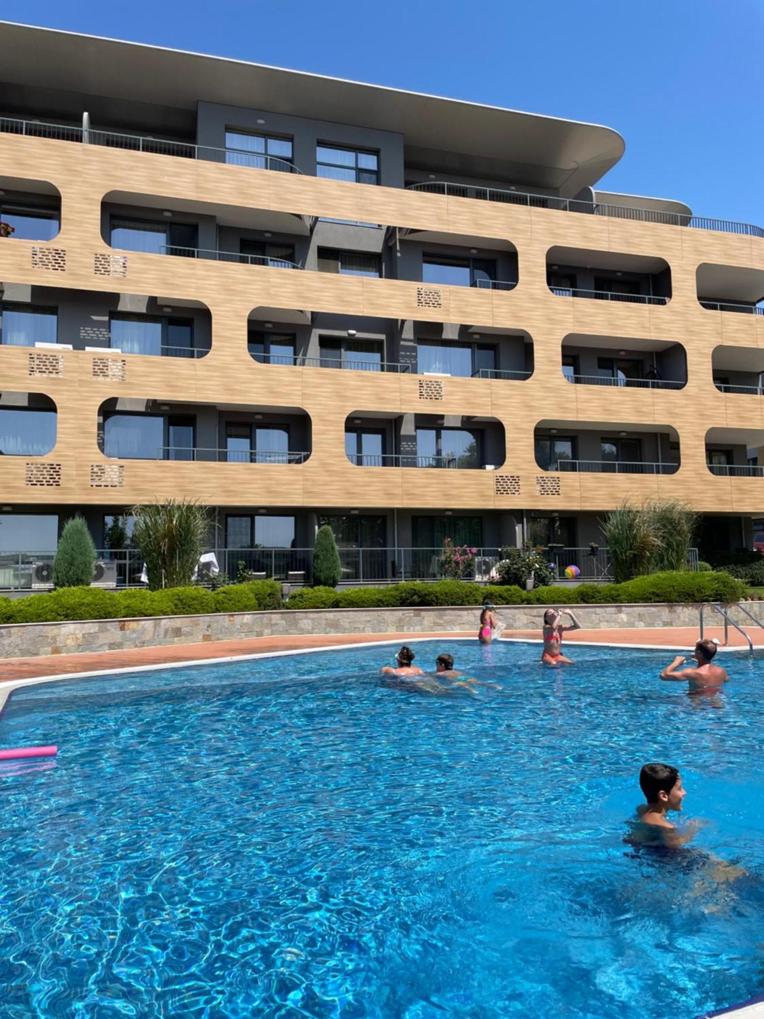 Nobile Apartment - Coral Residence Complex With Parking & Pool Varna Buitenkant foto
